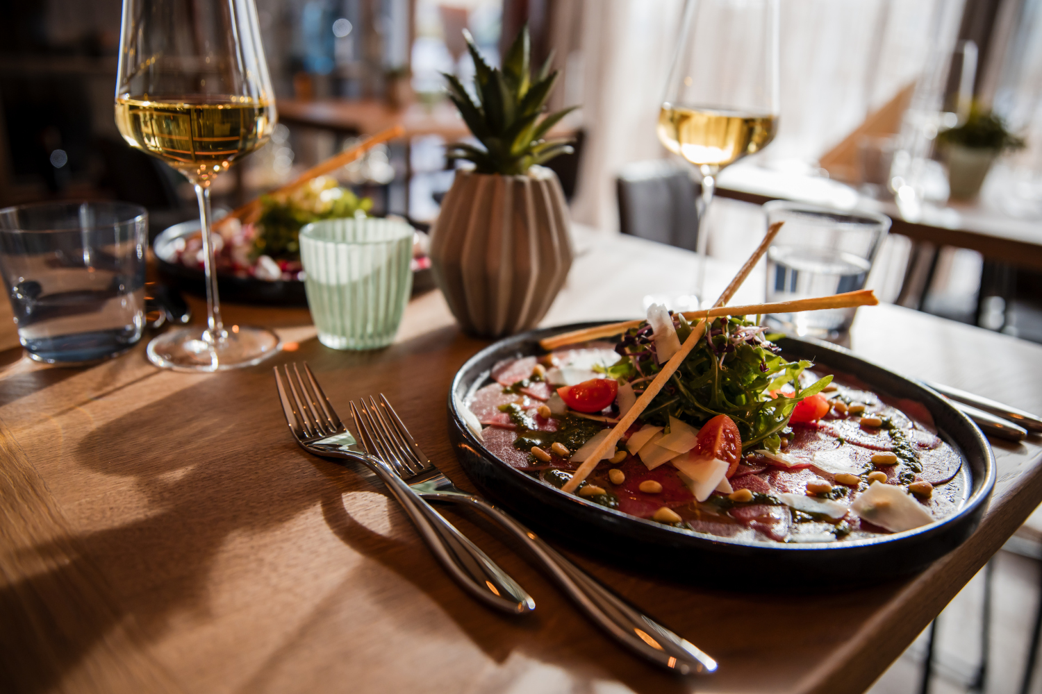 Genussvoll Essen und Trinken im Restaurant ELLA`S - 7 Schläfer Boutique Appartements Eging am See